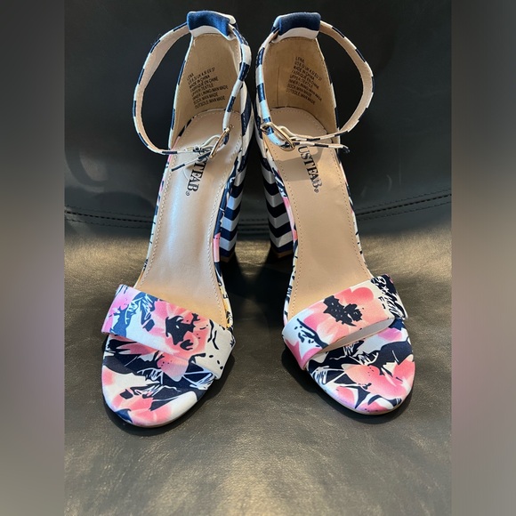 Justfab women’s heel with ankle strap - Picture 3 of 3